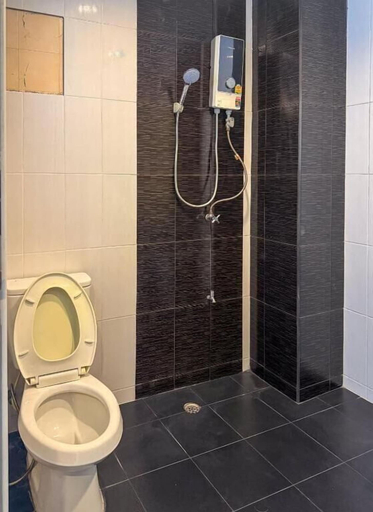 Bathroom 3, POR SAHA Hotel Ramkhamhaeng 100, Saphan Sung
