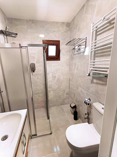 Bathroom 2, Koçi Hotel, Pazar