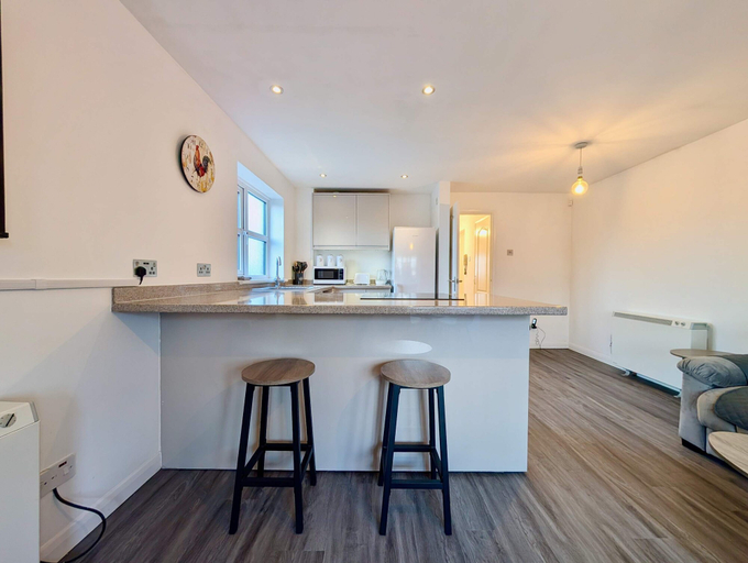 Room 5, Charming and Modern 1-bedroom Flat, Slough