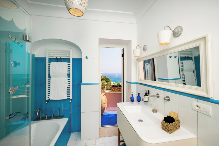 Bathroom 5, Maison Cherie, Salerno