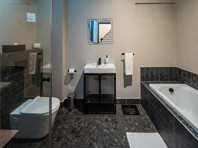 Bathroom 4, Hyatt House Johannesburg Sandton, City of Johannesburg
