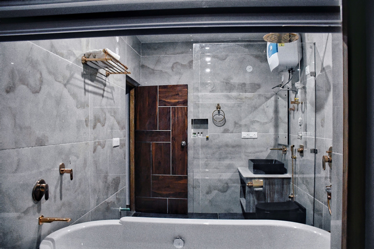 Bathroom 4, Kaldan Palace, Leh