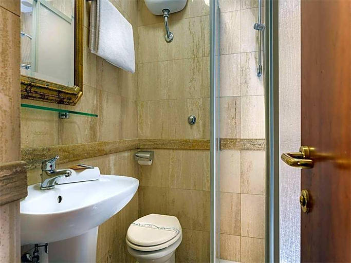 Bathroom 5, Aberdeen, Rome