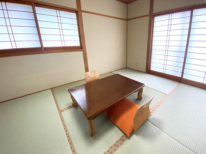 Room 4, Hasuwa Inn, Yufu