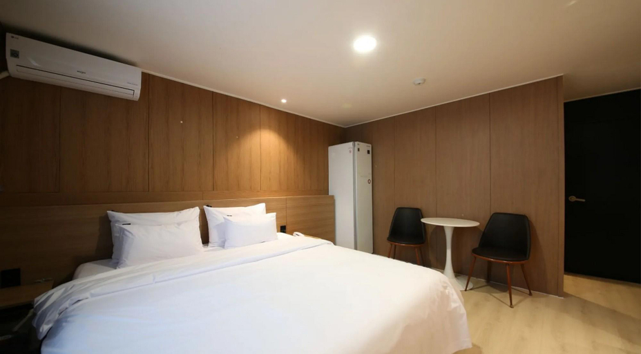 Bedroom 4, Jeonju H avenue Junghwasan Branch, Jeonju