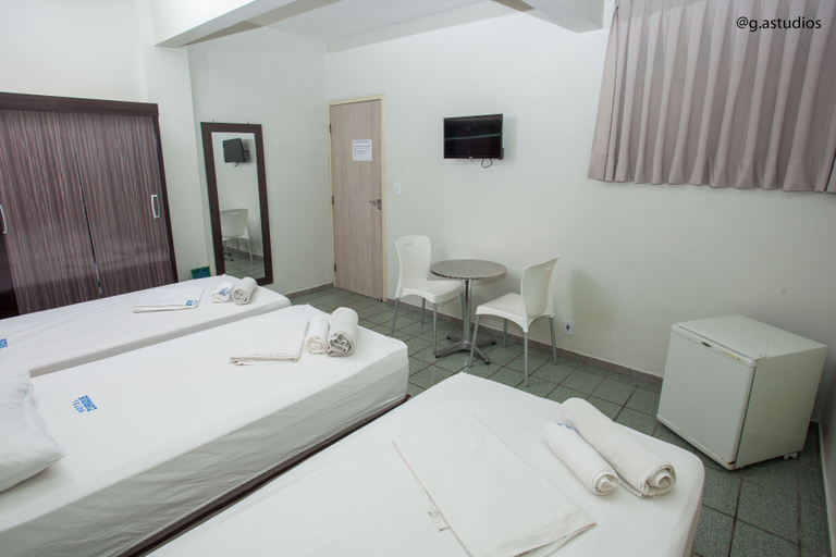 Others 5, Hotel Zurique, Patos