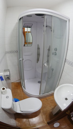 Bathroom 5, Residencia Rosales, Madrid