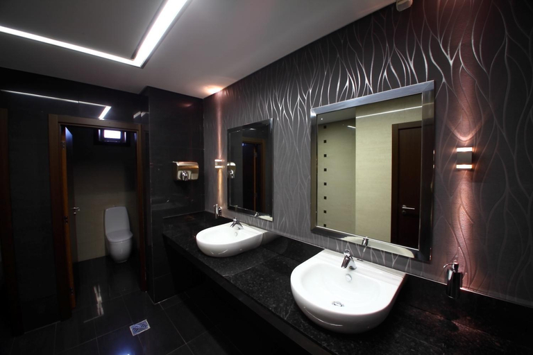 Bathroom 4, Hotel Africa, Maputo