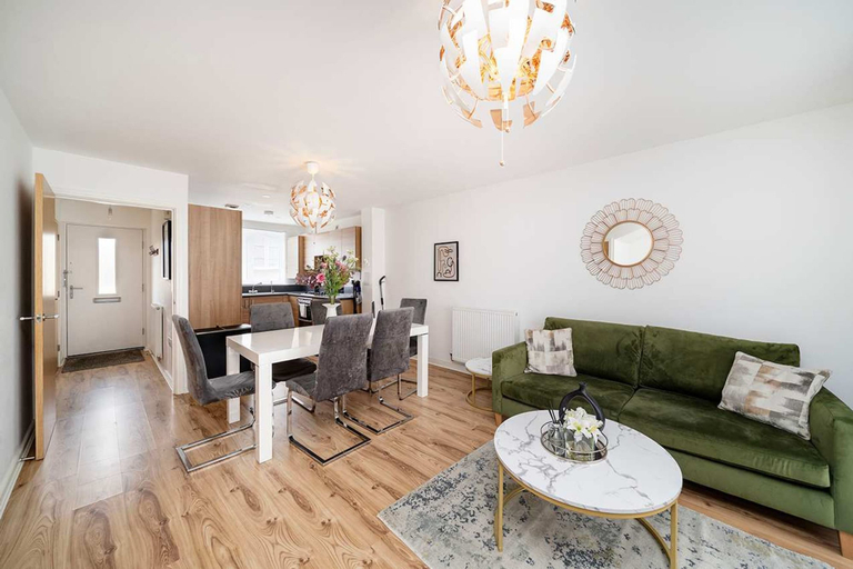 Room 5, Charming 2-bedroom House in Northfleet, Kent