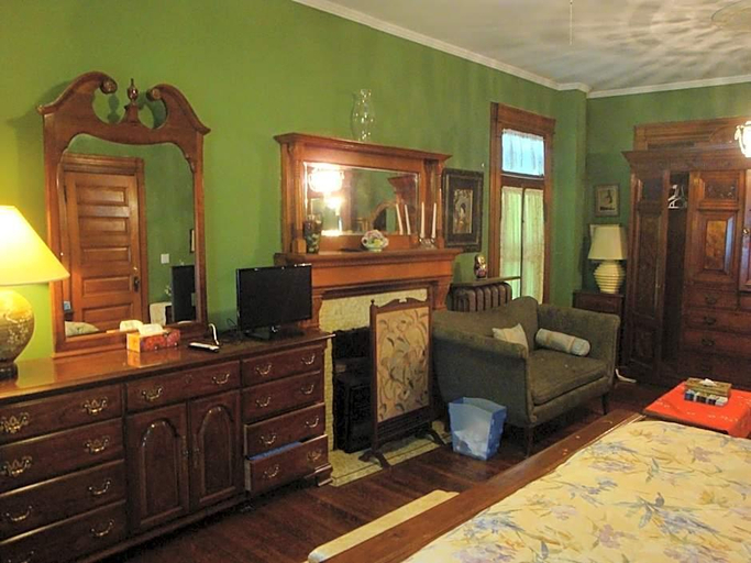 Bedroom 5, A Moment In Time, Niagara
