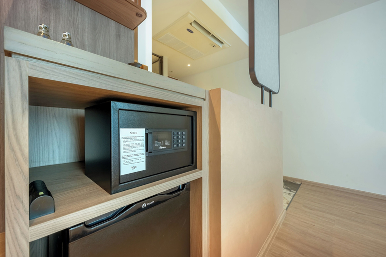 Room amenity 2, ROYS Hotel Bangkok, Suan Luang