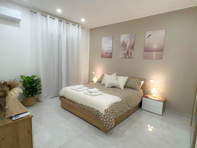Bedroom 2, Nicola's Apartments, Napoli