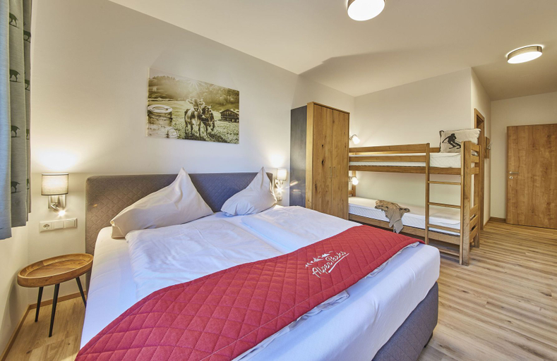 Bedroom 2, AlpenParks Chalet & Apartment Steve Lodge Viehhofen, Zell am See