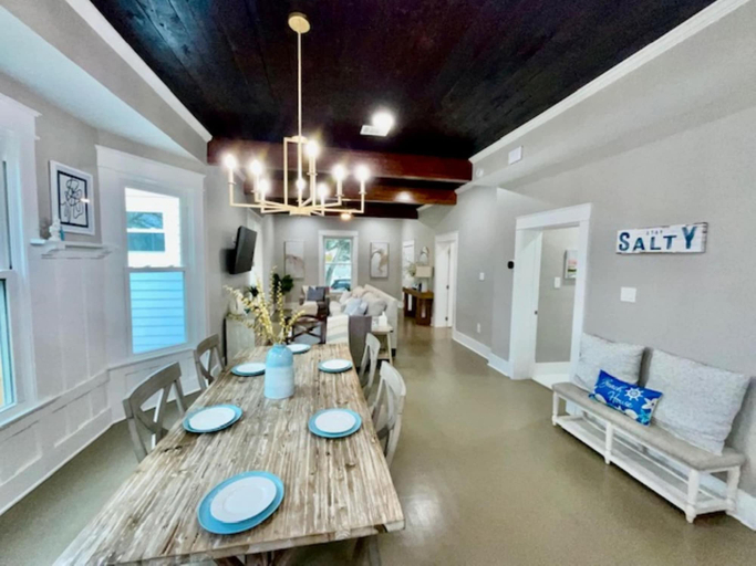 Interior 2, Coastal Cove Near Beach, Galveston