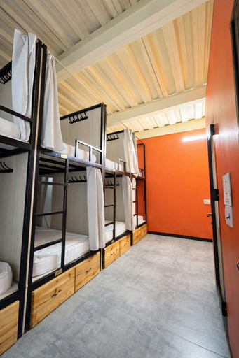 Room 5, Brotherhood Hostel Station, Vị Xuyên