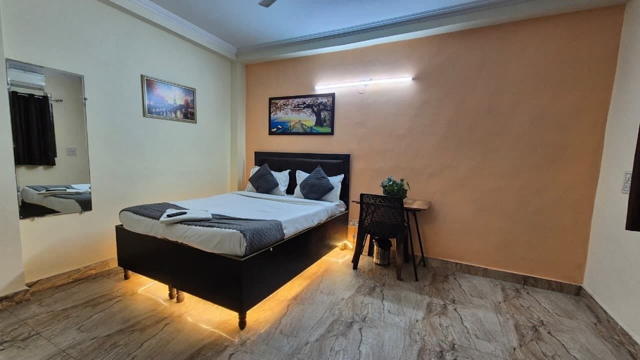 Room 5, Hotel South Embassy Near Satya Niketan, Delhi