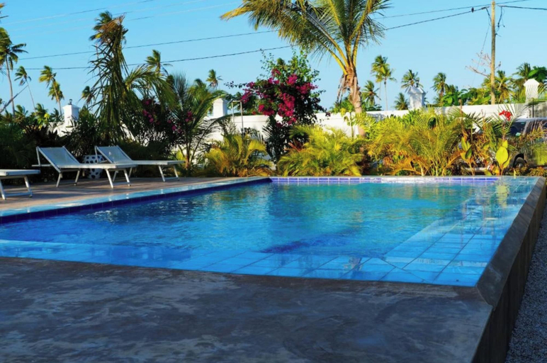 Outdoor pool 3, Changarawe Hotel & Retreat, Kati