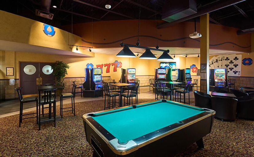 Food & Drinks 5, Canad Inns Destination Centre Club Regent Casino Hotel, Division No. 11