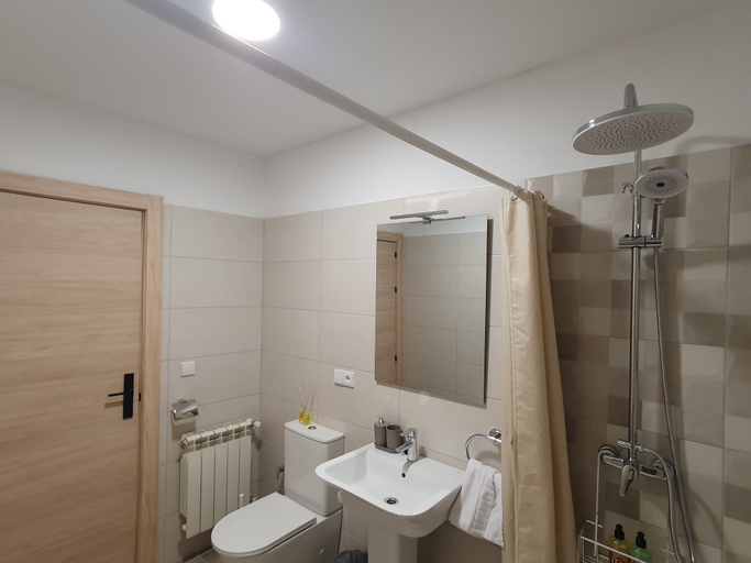 Bathroom 3, Sella Rooms, Asturias