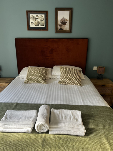 Bedroom 2, The Black Swan, Cornwall