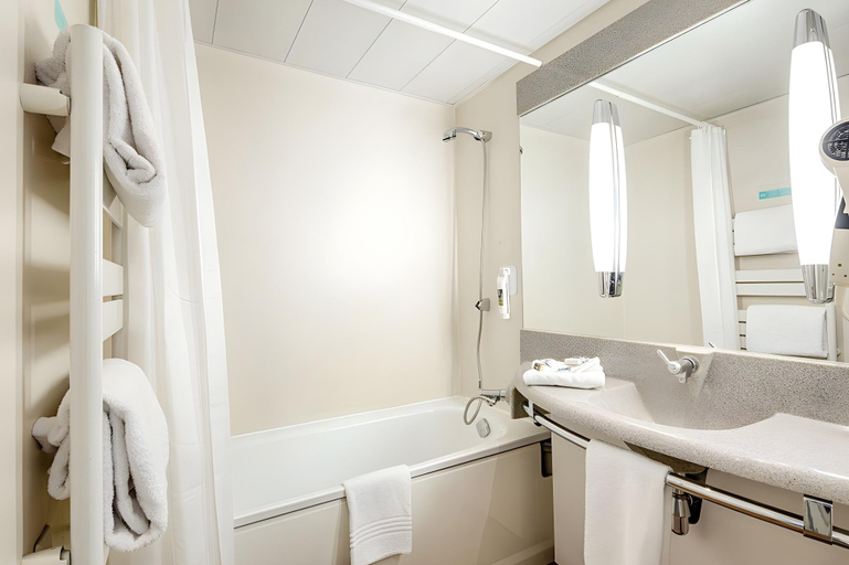 Bathroom 5, Big Sky Hotel, Haute-Savoie