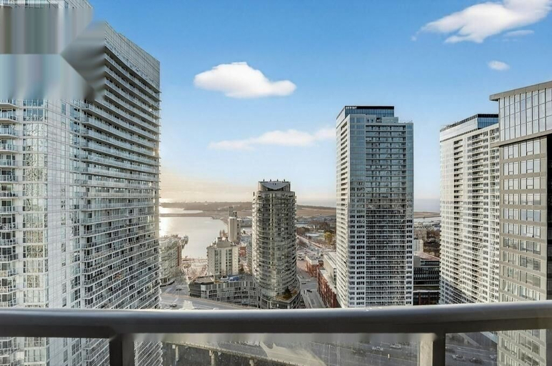 Lake view, Dundas and Yonge Hotel - Suites, Toronto
