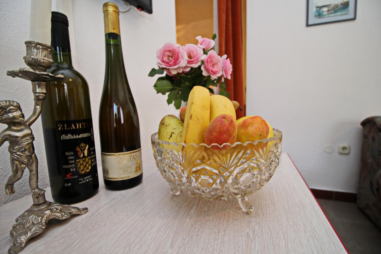 Food & Drinks, Apartments Neven, Janjina