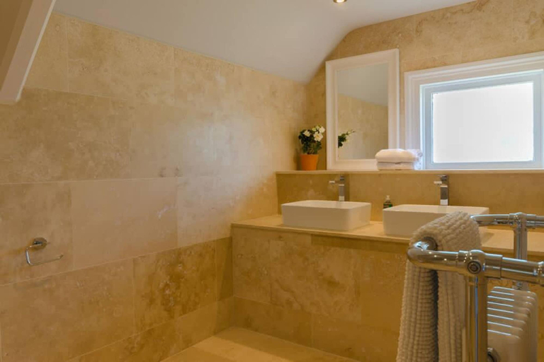 Room 4, Entire Victorian Schoolhouse With hot tub and Harbour Views, Cornwall
