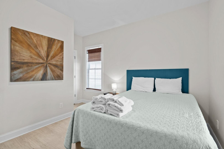 Room 2, Night N Gale 4 Bedroom Home by RedAwning, Carteret