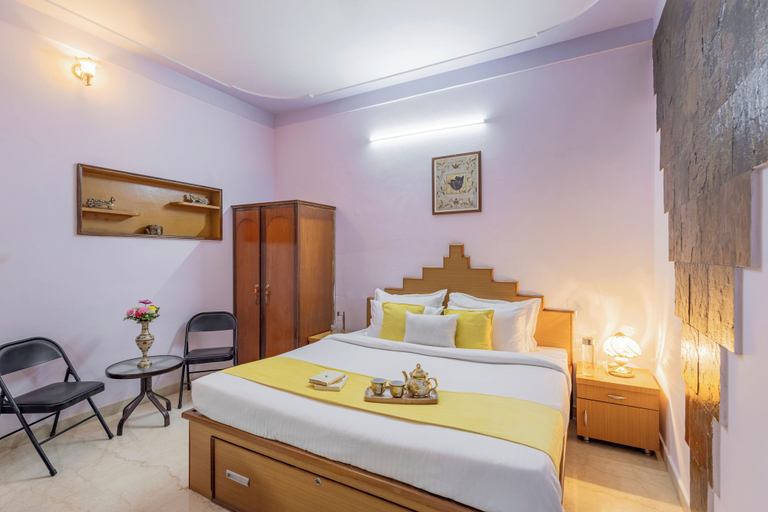Room 4, Alaya Stays Abhimanyu Mansion Pearl, Udaipur