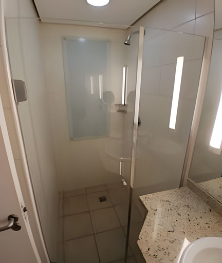 Bathroom 2, Clube XV, Santos