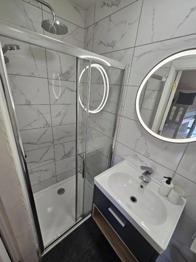 Bathroom, Stylish City Centre Hideaway & Hot Tub