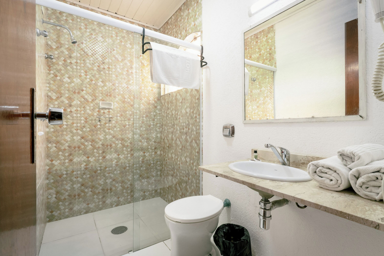 Bathroom 4, ホテル ジュネーブ - 2km ド カピバリ, Campo Limpo Paulista