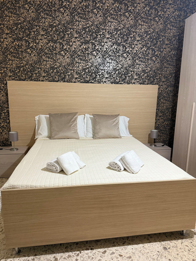 Bedroom 3, Pompei Sanctuary rooms, Napoli
