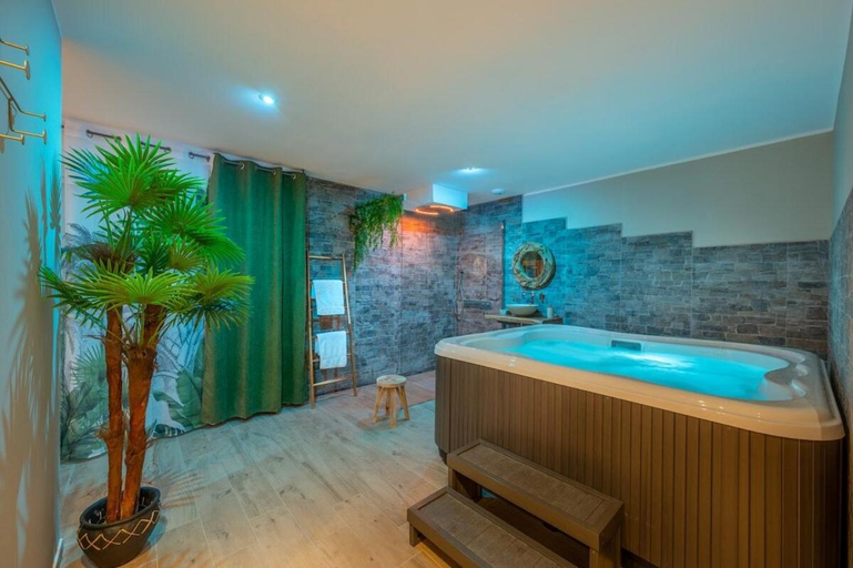 Bathroom 3, NU-DE GITES ET SPA, Nord