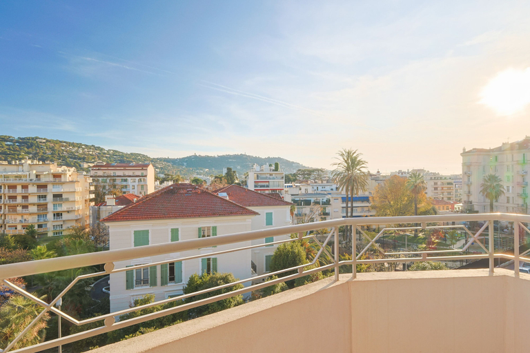 Room 2, 325 L Alba in Cannes, Alpes-Maritimes