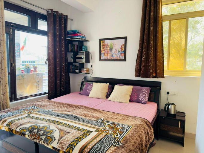 Bed, Let's Take it Easy Bir Homestay, Kangra
