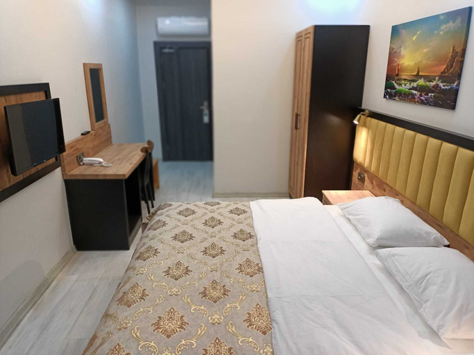 Bedroom 3, The Marine Hotel, Arsin