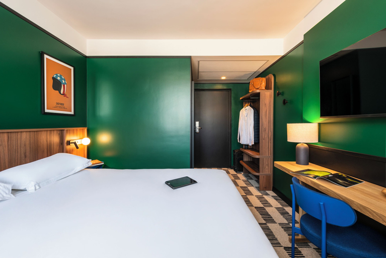 Bedroom 3, Le Lumière, Rhône