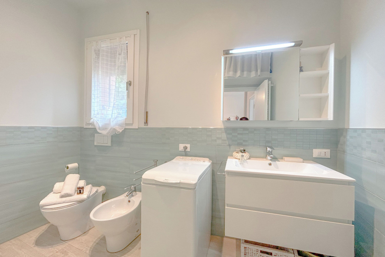 Bathroom 4, Torre Sea-view Apartment, Savona
