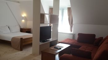 Others 1, Polar Star Hotel
