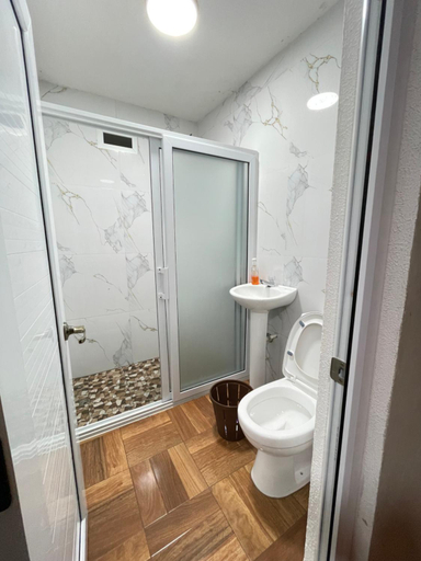 Bathroom 2, Casa Lolita's, San Juan La Laguna