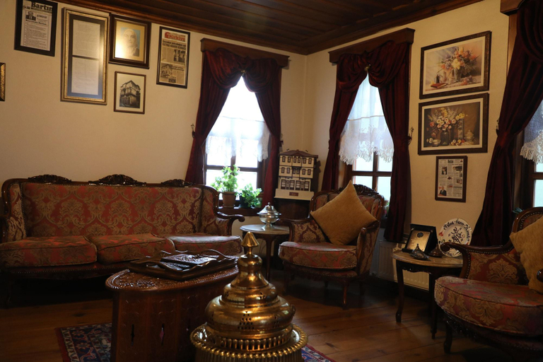 Public Area 2, Fatma Hanim Konagi, Merkez