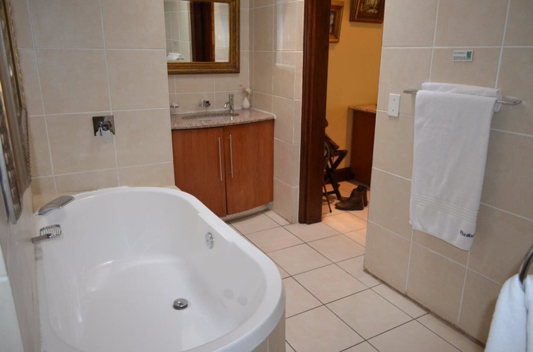 Bathroom, Elizabeth Manor, City of Johannesburg
