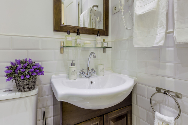 Bathroom 3, Oriente Palace Apartments, Madrid