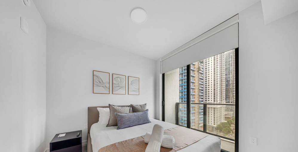 Room 1, Sleek 1-BR & Den in Central Downtown, Miami-Dade