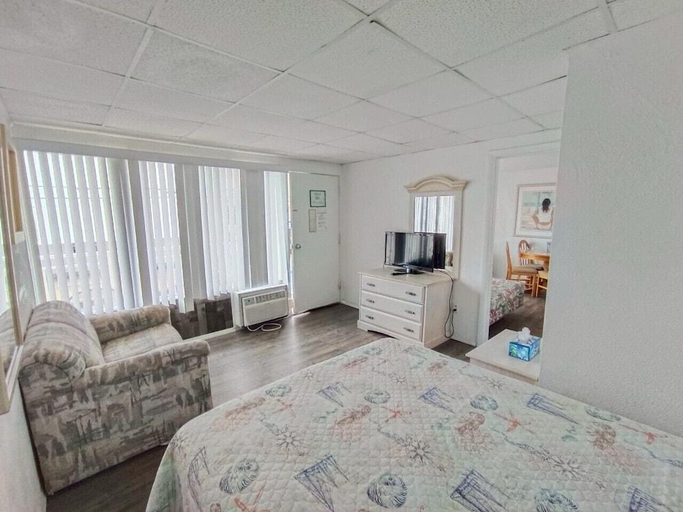 Bedroom 2, Tangiers Motel, Cape May