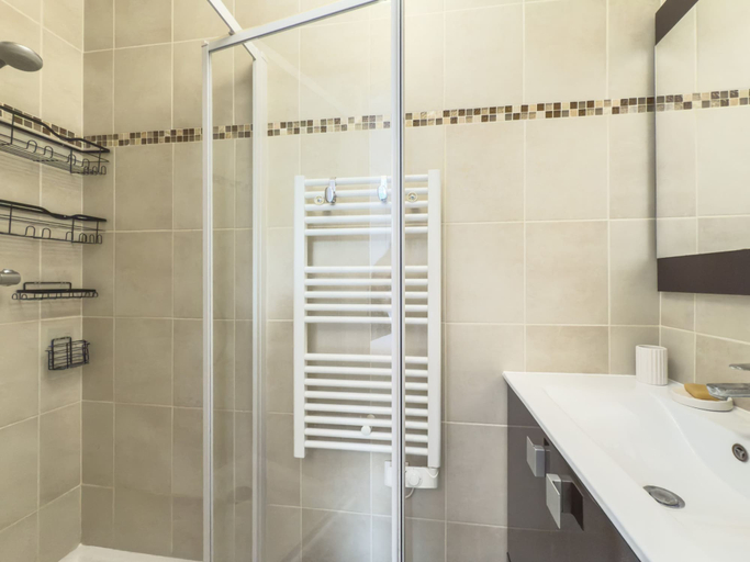 Room 2, 220 Le Maria in Cannes, Alpes-Maritimes