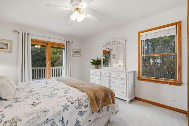 Room 3, Golf & Surf 7BR: Private Pool, 5 Min to Beach, Currituck