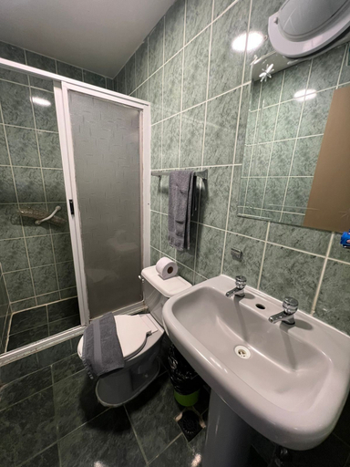 Bathroom 4, Hotel Queen Royal Imperial, Valparaíso